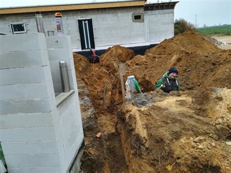 pripojka elektriky vody  uprava terenu kolem baraku pripojky prubeh stavby proc pasiv
