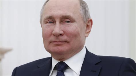 vladimir putin to ban gay marriage in hard line russian constitution