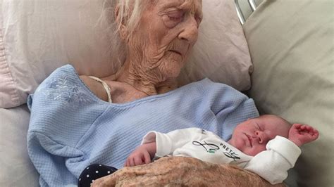 101 year old great grandmother from heartwarming viral photo passes