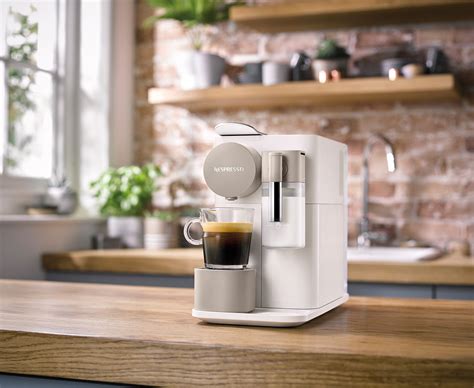 nespresso lattissima  espresso machine  delonghi silky white  latte love