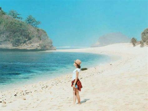 5 Pantai Terindah Di Malang Yang Wajib Kamu Kunjungi • Travelloratour