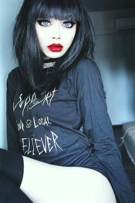 Black Hair Pale Skin Red Lips I Dont Know Who This Is But Damn