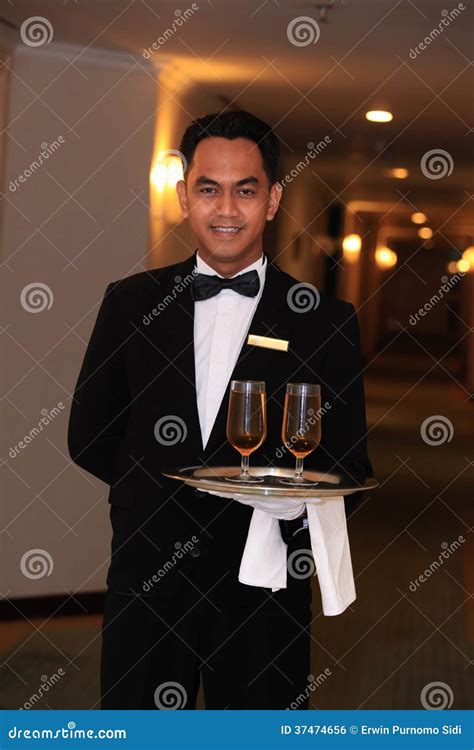 kelner  butler stock foto image  jong arbeider