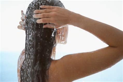 The Health Benefits Of Taking A Cold Shower Chatelaine
