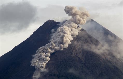 Indonesian Volcano Unleashes River Of Lava In New Eruption Wtop News