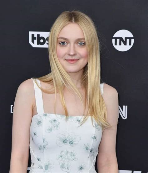 49 dakota fanning sexy pictures will hypnotise you with her beauty