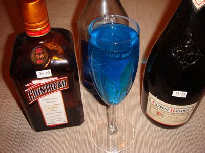 recette du cocktail blue miami champagne  cointreau recettes de cocktail au champagne
