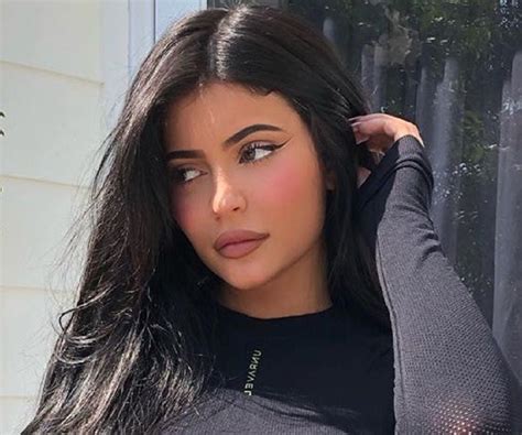 kylie jenner biography facts childhood family life achievements