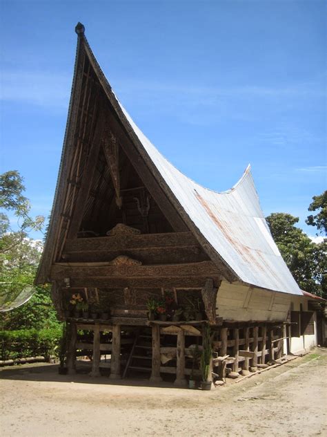 rumah adat indonesia satpam culuy