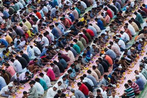 eid al fitr celebration marks    ramadan  muslims