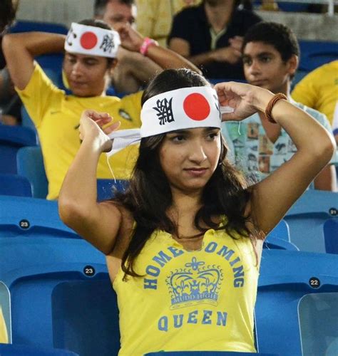 必勝とかかれたハチマキを巻くブラジルサポーター＝小林恵士撮影 2014ワールドカップ ワールドカップの華、女性サポーター（12 35） の