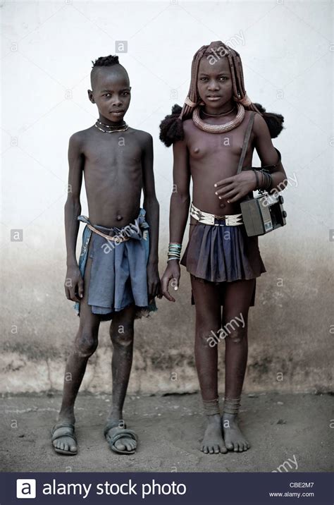 Angola Afrika Mädchen Junge Stehende Kinder Stockfotografie Alamy