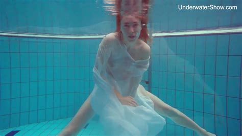 Underwater Show Redhead Hottie Diana Zelenkina Undresses Her Swimsuit