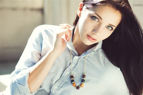 ingyenes háttérképek nők modell hosszú haj kék szemek barna szemüveg nézi nézőt