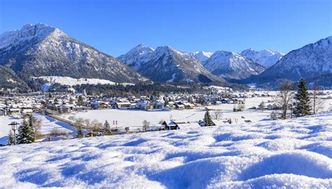 oberstdorf skireisen winterurlaub  der deutsch oesterreichischen