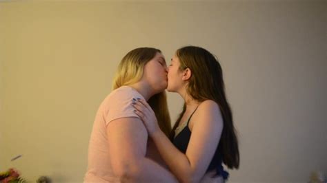 abbyandcourtney kissing and oral thumbzilla