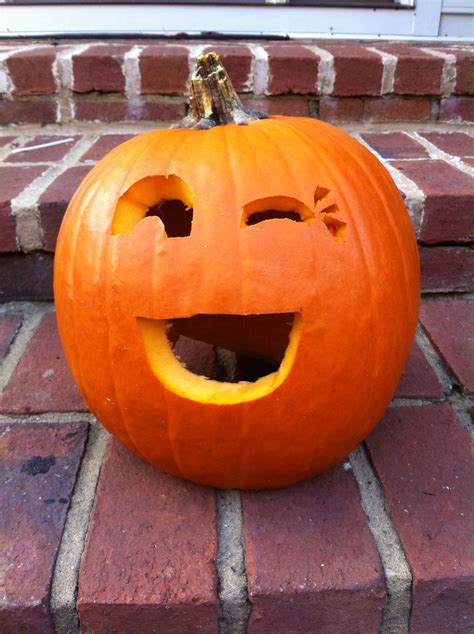 winking pumpkin carving ideas   bring  jack  lanterns