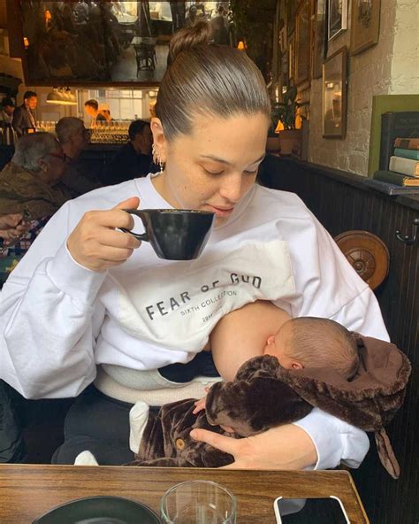 ashley graham shares candid photo of her breastfeeding