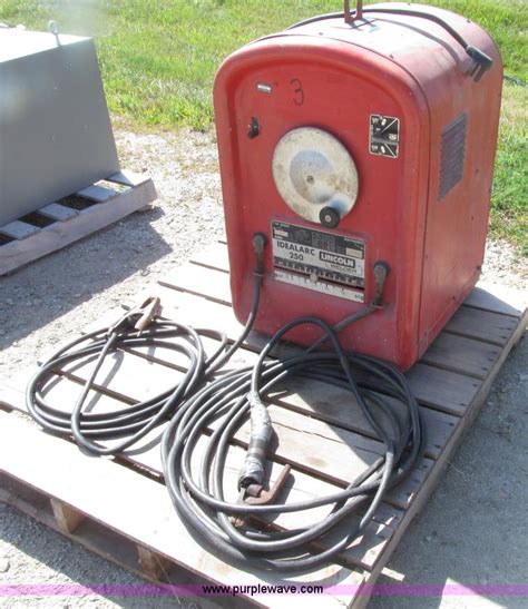 lincoln idealarc   welder  reserve auction  wednesday october