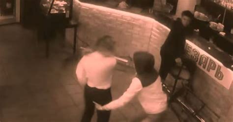 Waitress Fights Off Sexually Aggressive Customer Huffpost Uk