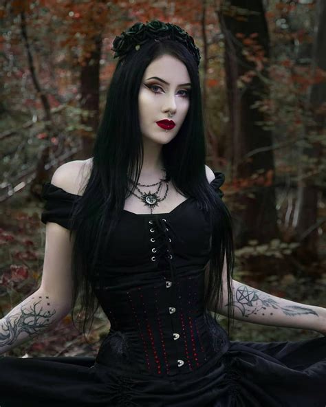 Pin By 𝕷𝖚𝖆𝖓 𝕾𝖙𝖔𝖐𝖊𝖘 On Gothic World Goth Model Hot Goth Girls Gothic