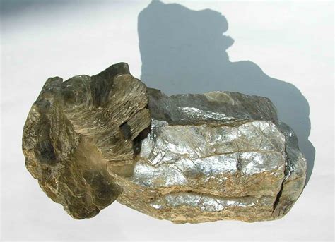 filemineral mica gdfljpg wikimedia commons
