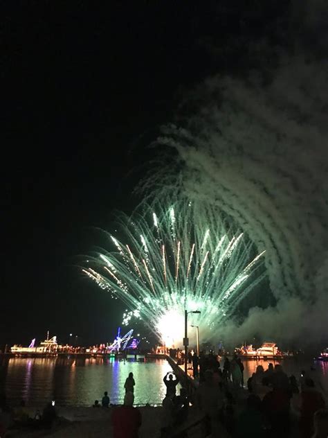 new year s midnight firework display on pensacola beach
