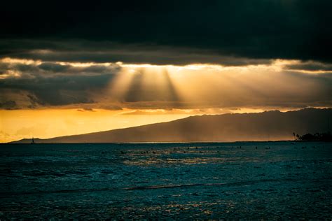crepuscular rays scene  hawaii  wavees