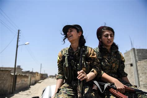 ‘the daughters of kobani chronicles the female kurdish ypj fighters