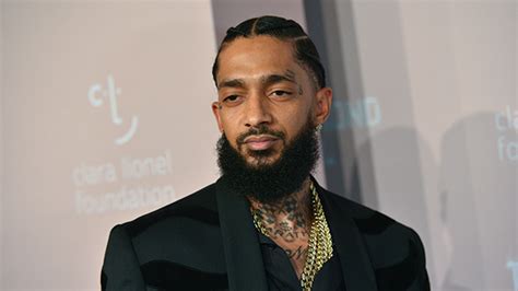 nipsey hussle s death mourned with candlelight vigil photos hollywood life
