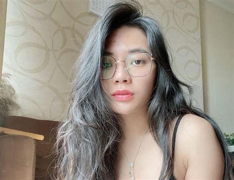 Selebgram Cantik Berlliana Lovell Netizen Imut Banget Pemersatu