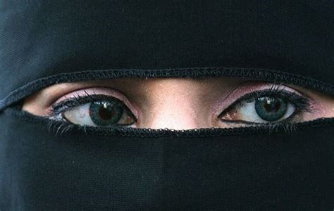 egyptian lawmakers want to ban islamic veils in public