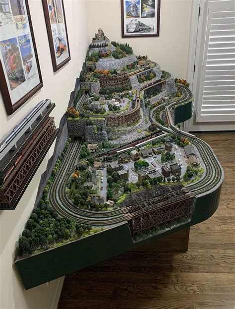 stunning complete  scale train layouts