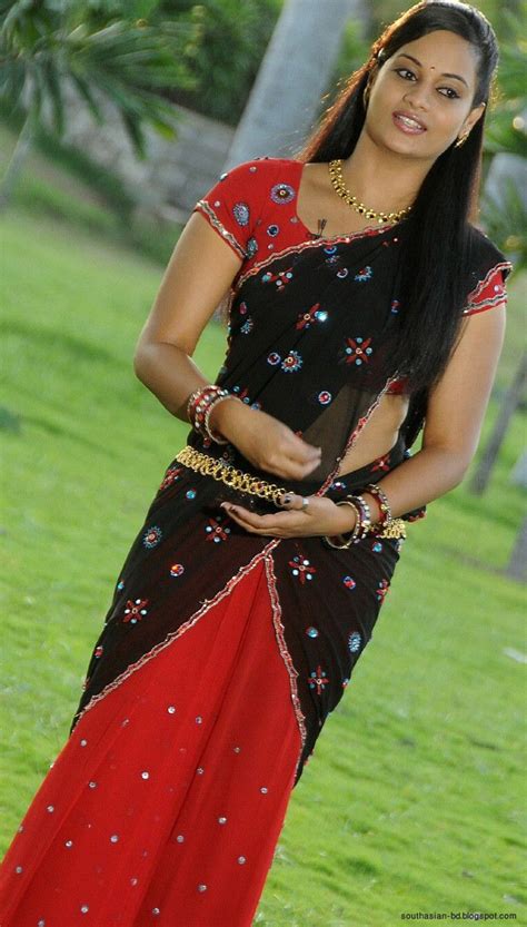 sab hot actress suja navel show in half saree beautiful photo gallery