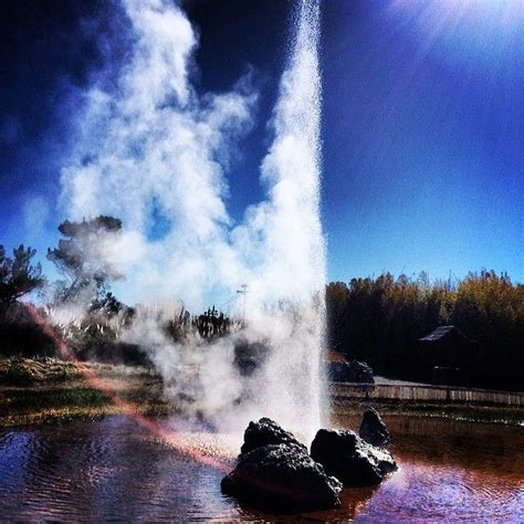 Old Faithful Geyser Of California Avec Images