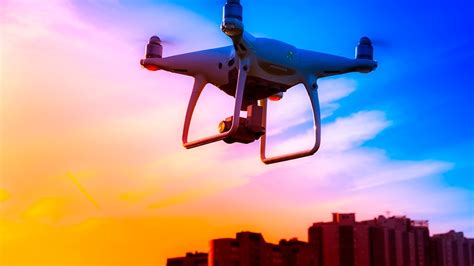 como se tramita la licencia  volar  dron el financiero