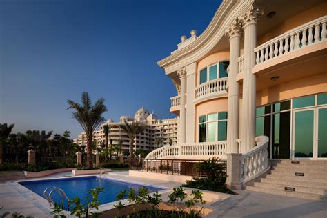 luxury villas  dubai    stayed