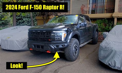 spied upcoming  ford   raptor  sports   bumper