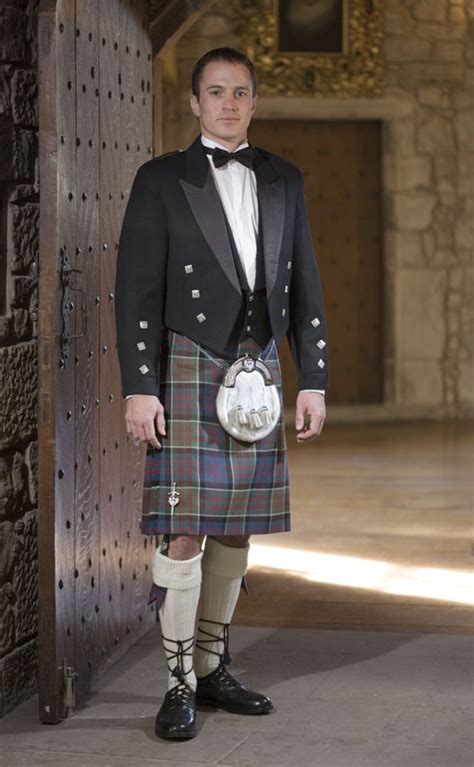 balmoral kilt traditional  yard kilt  scotweb