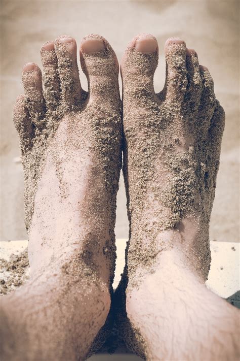 무료 이미지 바닷가 모래 화이트 피트 다리 손가락 봄 닫다 인간의 몸 맨발 발가락 신발류 아름다움