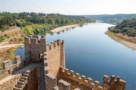 visitar tomar   castelo de almourol destinos vividos