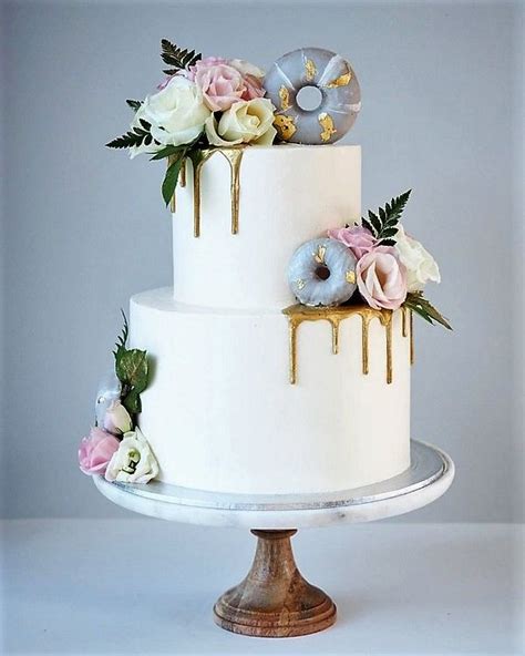 dripped wedding cake source cordyscakes deer pearl flowers website