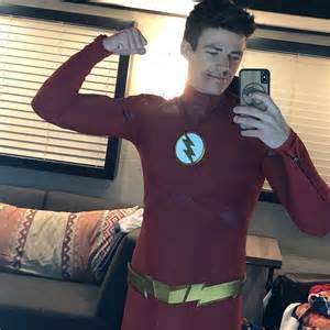 The Flash Barry Allen Mostra Uniforme Novo Em Pôster Oficial Da