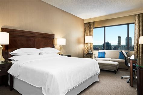 downtown memphis hotel accommodation rooms sheraton memphis