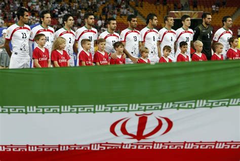 Iranian Players Clicking Selfies With Female Fans During Asian Cup