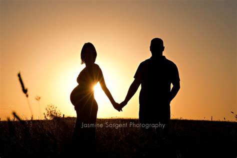 gorgeous maternity silhouette at sunset photography maternity inspiration maternity