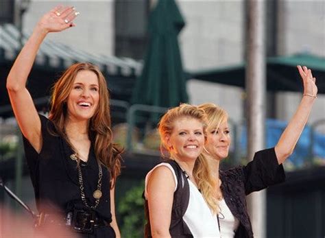 dixie chicks lead singer calls out country radio fox country