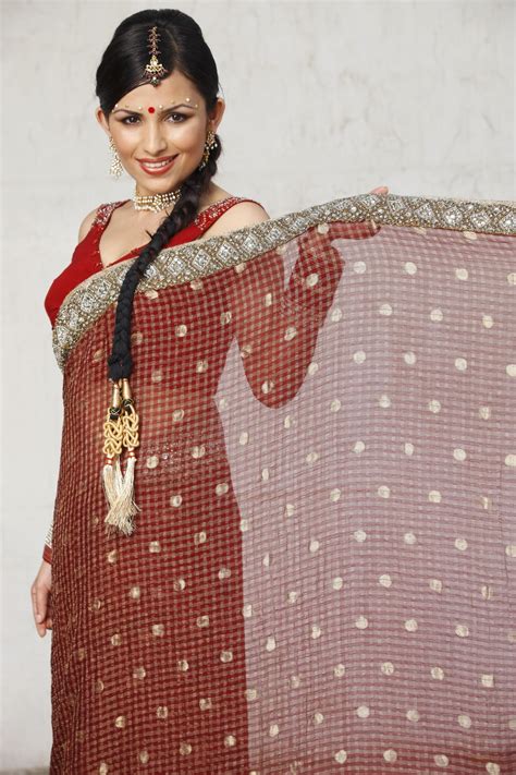 wear  sari bollywood style ehow