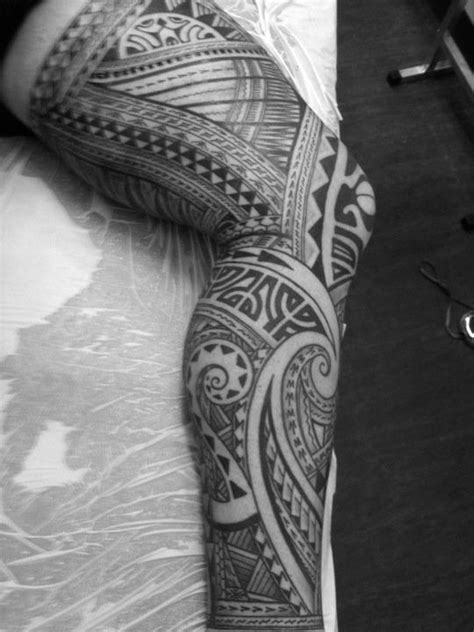 30 Tribal Thigh Tattoos For Men Manly Ink Ideas Maori Tattoo