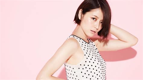 Hd Wallpaper Masami Nagasawa Smiling Monochrome Short Hair Women